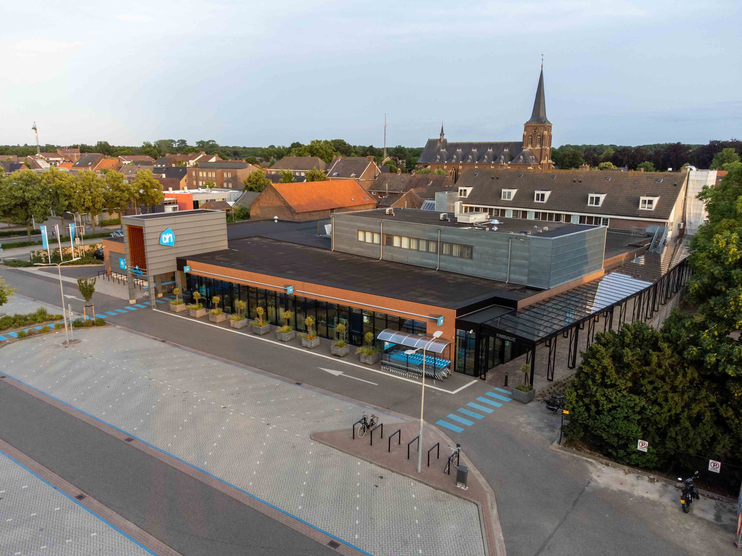 Bedrijfspanden
Professionele dronefoto's van bedrijfspanden en kantoorlocaties voor een krachtige presentatie en marketing.