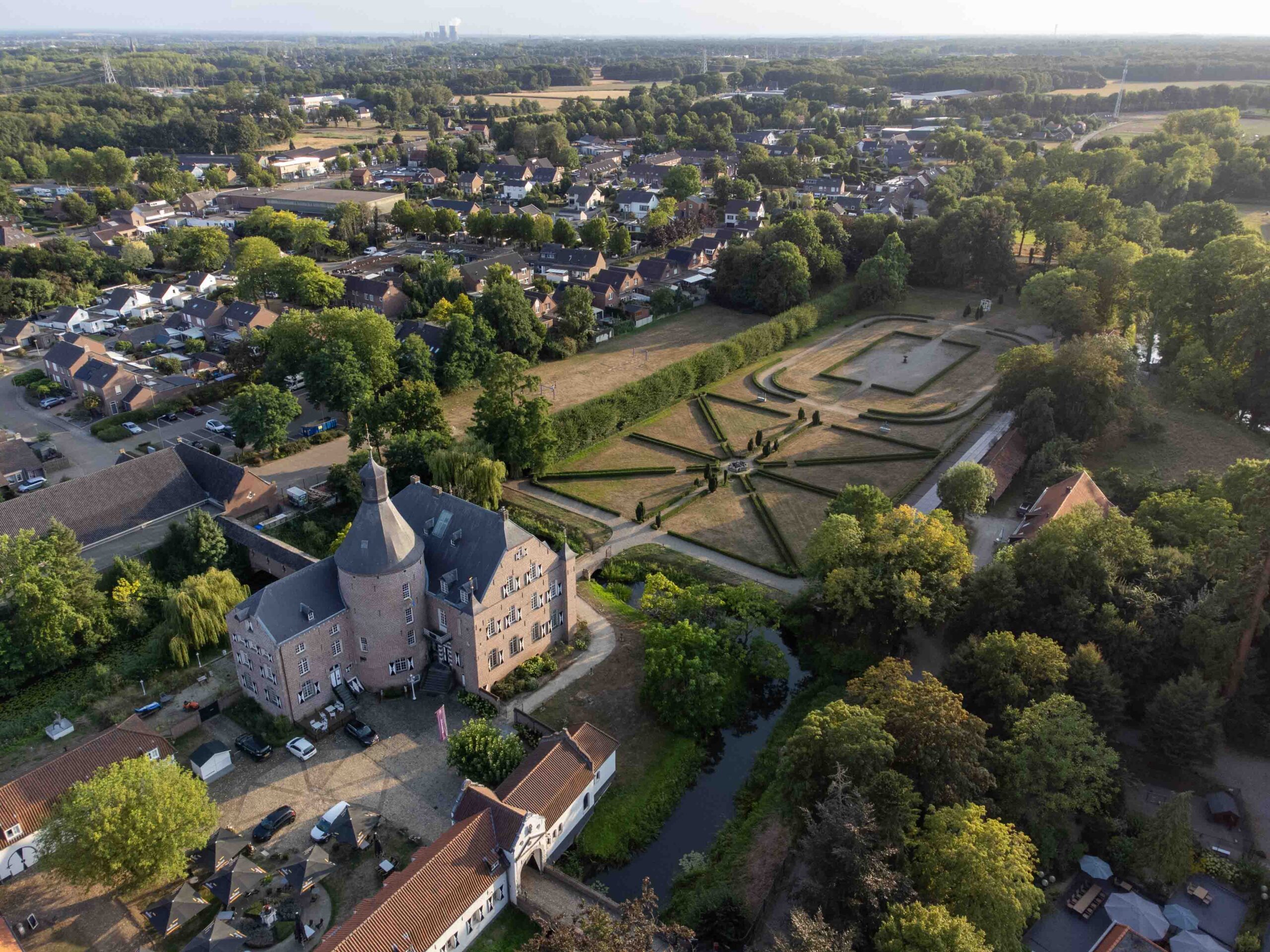 Jachthavens & recreatie
Breng jachthavens, recreatiegebieden en watersportlocaties overzichtelijk en sfeervol in beeld vanuit de lucht.