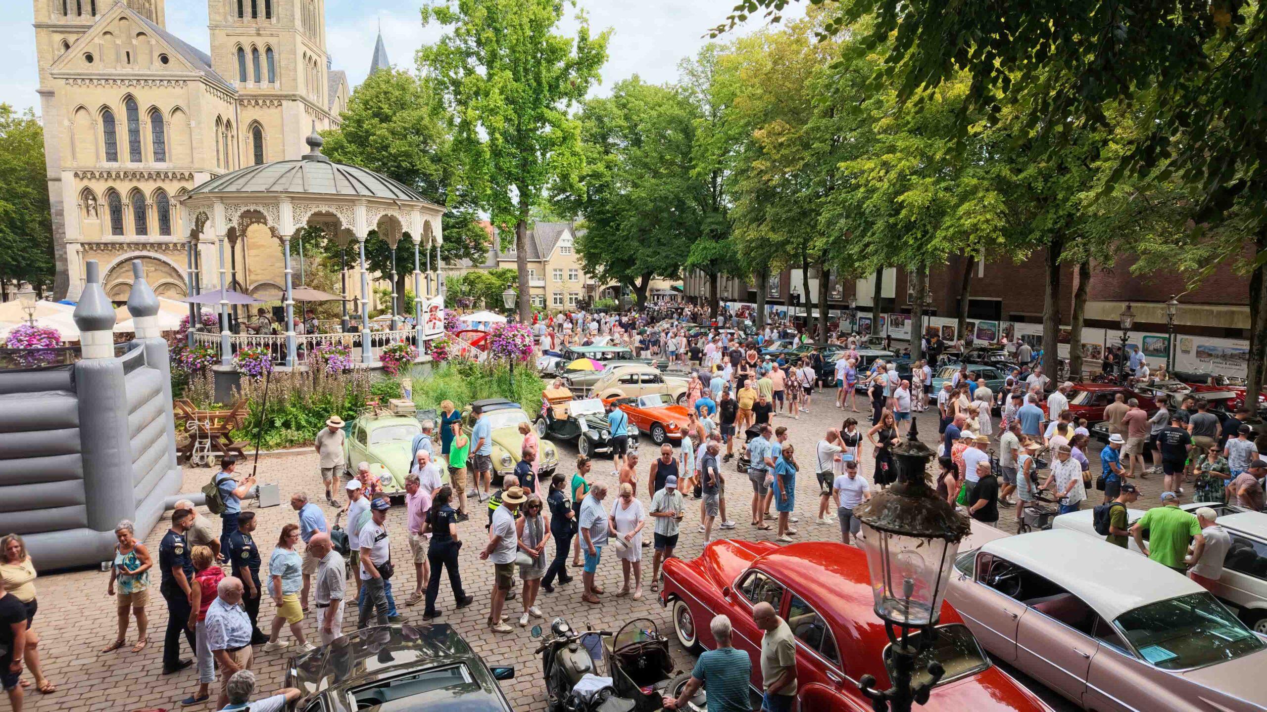 Vastgoed
Laat woningen, percelen en de directe omgeving volledig zien met haarscherpe luchtfoto's.
